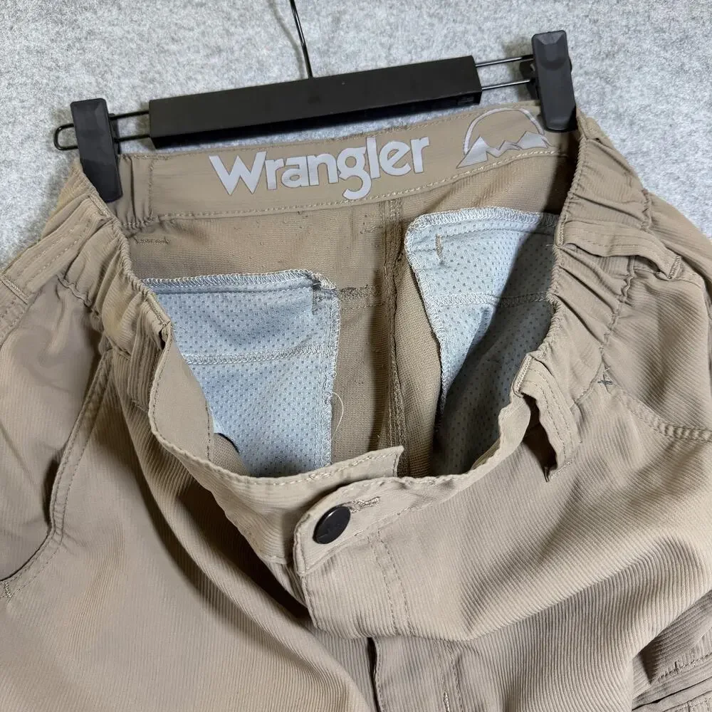 Wrangler ATG Cargo Shorts Mens 34 Khaki Elastic Waist Zip Pocket Outdoor Hiking